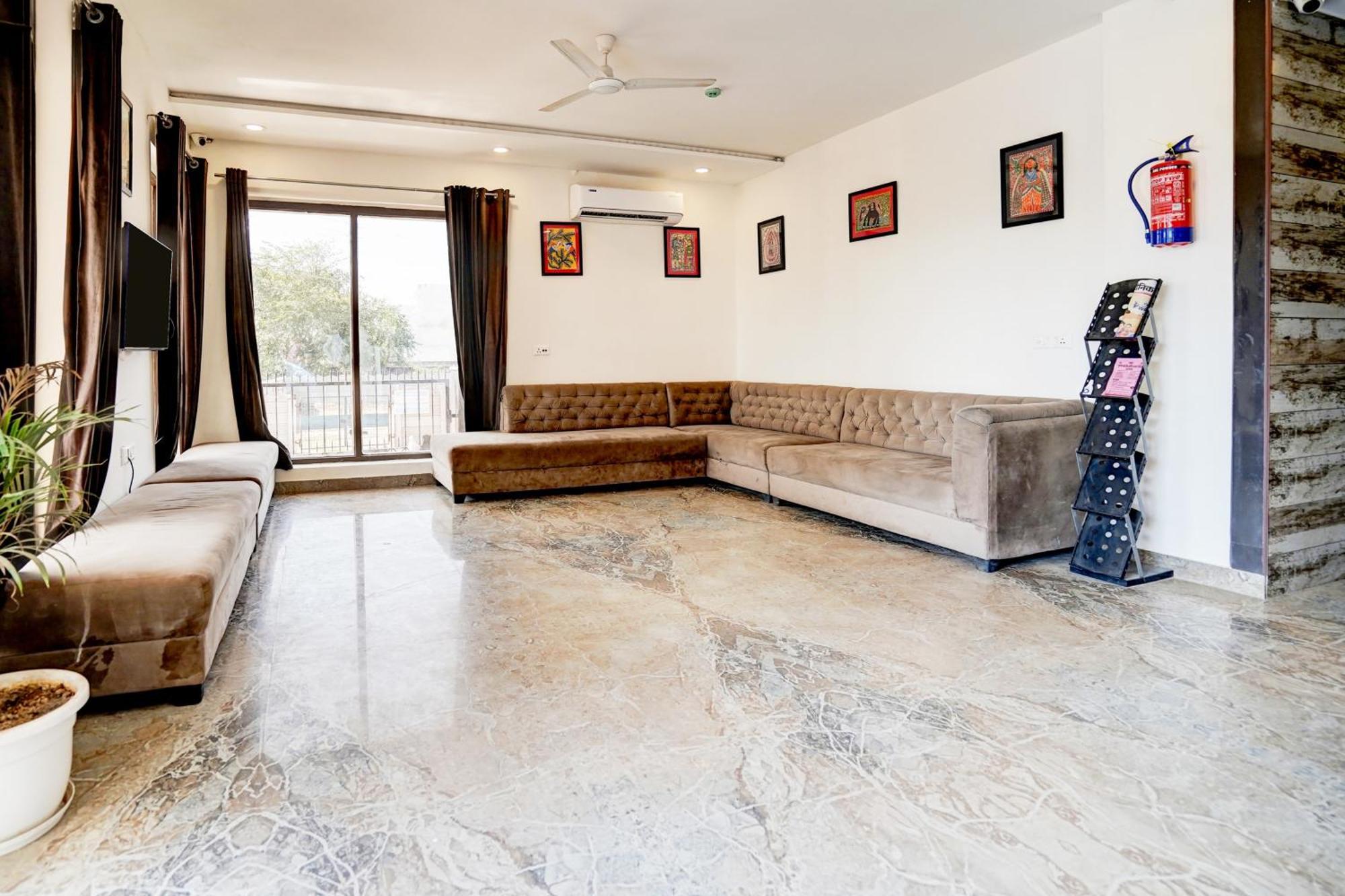 Super Townhouse Taj Nagri Basai Formerly Royal Empire Tajganj Экстерьер фото